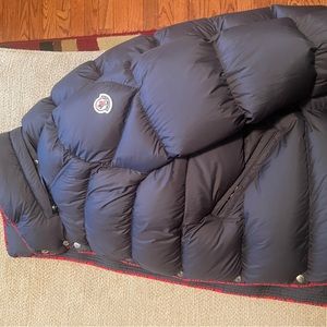 moncler jacket// size:Large // NO HOODIE //great condition // Color:Black